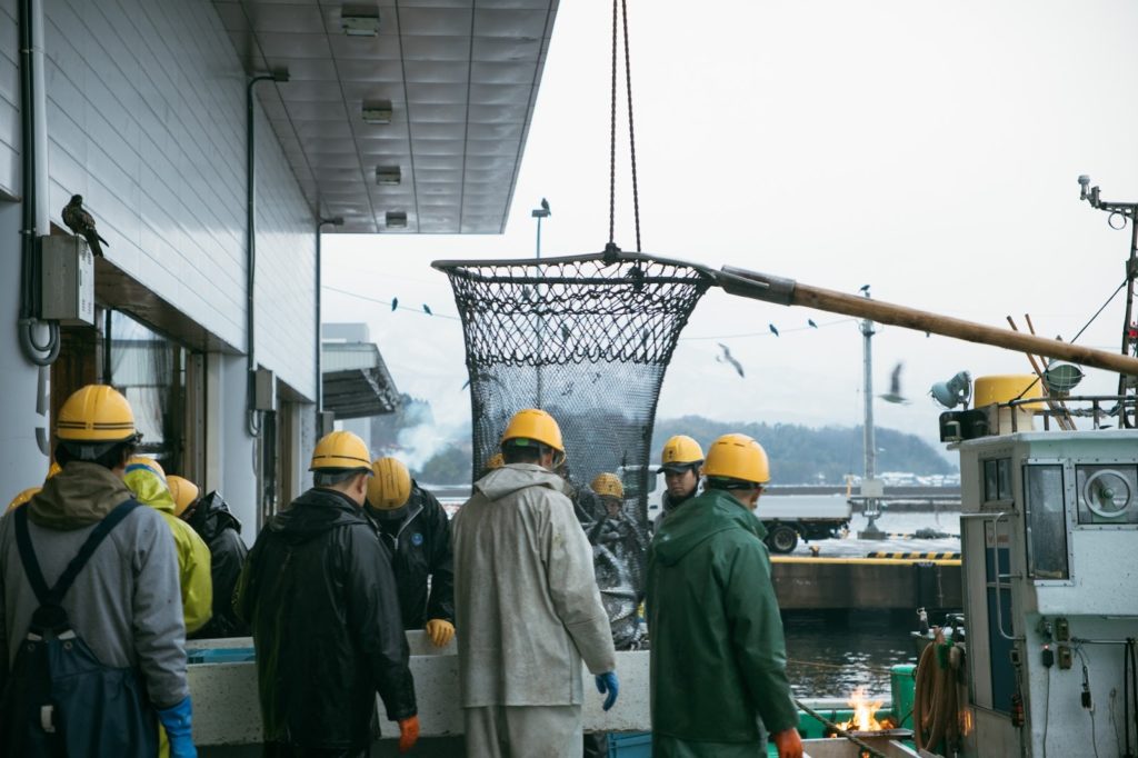 佐渡魚市場の様子