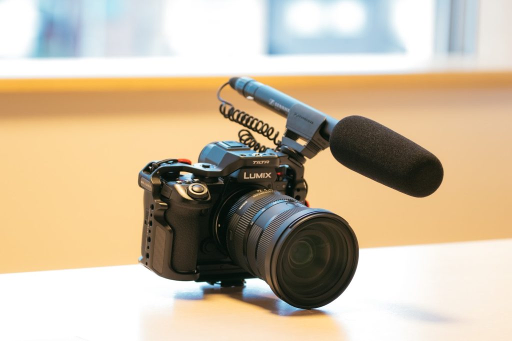 山本さんの仕事道具の手持ちカメラ